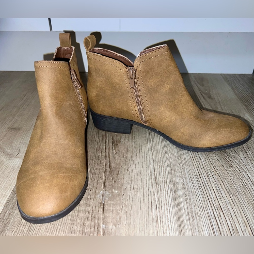 NEW Sun + Stone Weathered Brown Ankle Boots 7.5